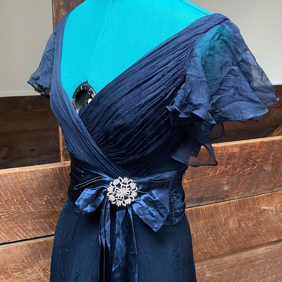 Caché Luxe Full Length Silk Gown w/ Flutter Sleeves & Brooch - Picture 9 of 16